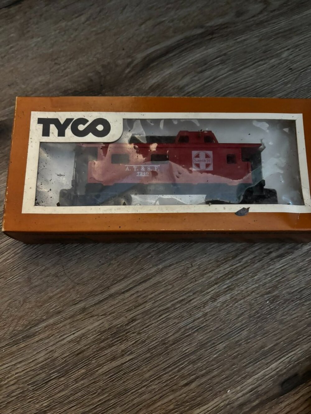 Tyco HO 8 wheel Caboose Santa Fe 327J railroad train set up display w/box